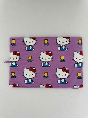 Baggu LARGE Go Pouch – Hello Kitty and Friends Florals
